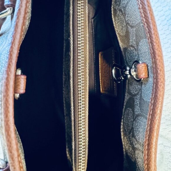 👜 Coach Savannah Small Carryall • Signature Canvas • Used• Classic Crossbody - Picture 10 of 13